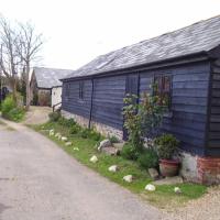 Sycamores Barn - Detached, Private, Secluded Country Retreat, hotel in Brighstone