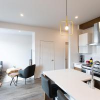 Light Filled 2 Bdr Unit in Mile End by Den Stays