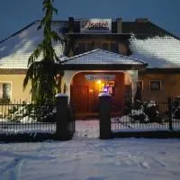Dworek Zawadzkich, hotel i Kruszyn