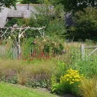 Farmhouse De Hoeve B&B apartment, hotell i Tonden