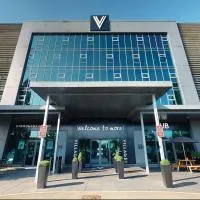 Village Hotel London Watford, хотел в Елстрий