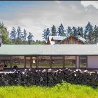 Дом для отдыха Lake House, Hotel in Strizhevka