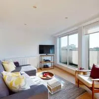 Sunny and quiet 2 bed Penthouse flat in Haggerston