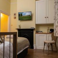 Luxury ensuite room next to Royal Crescent with own private entrance