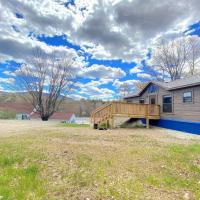 B1 NEW Awesome Tiny Home with AC Mountain Views Minutes to Skiing Hiking Attractions, hotel i Carroll