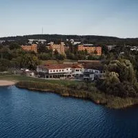 Hasse på Sjökanten Hotell & Restaurang, хотел в Йоншьопинг