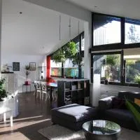 Bezaubernder Bungalow im Fünfseenland nähe S-Bahn，高廷的飯店