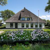 Spacious and sustainable farmhouse in Heiloo with large garden, hotel in Heiloo