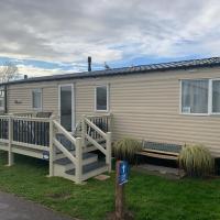 Gold Plus 6 Berth SPECTACULAR Caravan in NEW BEACH, hotel in Dymchurch