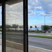 Cozy apartment in front of the beach, hotel a Sant Sebasti&agrave;