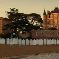 Le Nessay, hotel v destinaci Saint-Briac-sur-Mer