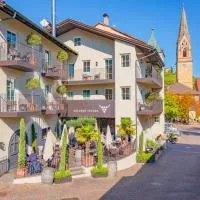 Hotel Goldene Traube: Termeno şehrinde bir otel