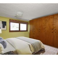 Cozy Room with en-suite Bath near UofA South Campus