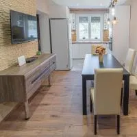 Idevár-Lak Apartman، فندق في فيلينس