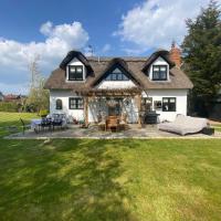 Windsor Ascot Bracknell Beautiful Thatched Cottage