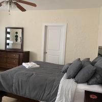 Huge Room in a House, Near the Airport and Cosmetic Surgery Clinic, hôtel à Miami (Little Havana)