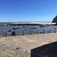 LetAway - Captain Cook's Cottage, Staithes