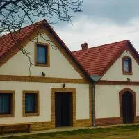Takács Pince apartman، فندق في Hajós