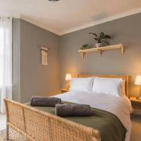 Heritage Cottage - Charming and stylish home with lovely garden, hotel in Walmer