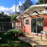 Self contained guest house, hotel in Upper Hutt