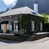 Ty-Bach Cotttage leafy Newlands Village, hotel in Newlands, Cape Town
