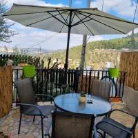 "פנינת עין כרם" יחידות ורד ואגוז, hotel v destinaci ‘En Kerem