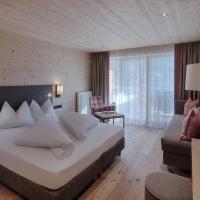 Hotel Alpenblick: Lutago şehrinde bir otel
