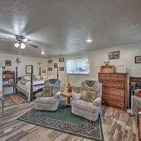 Pet-Friendly Libby Cottage with Mountain Views!, hotel in Libby