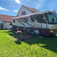 Cozy Motorhome with Free Parking & Private Entrance, hotel a Miami