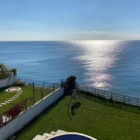 Seafront Villa with private swimming pool Istanbul, hotel in Büyükçekmece