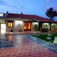 Casa Rural La Cija del Abuelo a 1 hora de Madrid, hotel en Segovia