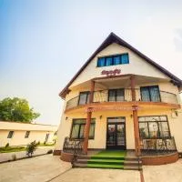 Candy Pensiune&Restaurant, hotell i Dumbrava Roşie