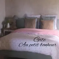 Gîte Au petit bonheur، فندق في Châteldon
