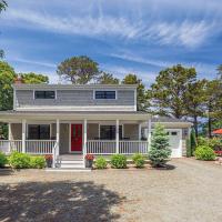 Chic Spacious Home Half a Mile From Commercial Street, hotel malapit sa Provincetown Municipal Airport - PVC, Provincetown