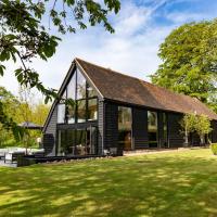 Tithe Barn 10 guests, hotel in Stowting