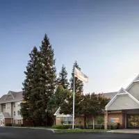 Sonesta ES Suites Fresno, hotel en Fresno