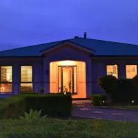 Stan Breeze: Elegant Family Retreat, Hotel in Stansbury