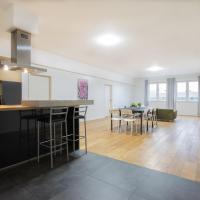 RAJ Living - 250m2 Loft with 6 Rooms im Industriegebiet - 20 Min Messe DUS & Old Town DUS, hotel in Flingern-Sued, Düsseldorf