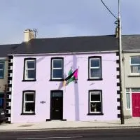 Liberty House - Bundoran seaside family & surfers holiday home, hotel en Single Street