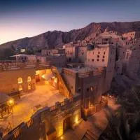 بيت الصباح نزل وكافيه Bait AlSabah Heritage Inn & Cafe, hotel em Birkat al Mawz