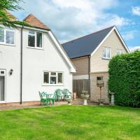 Pass The Keys Elegant 5-Bed Detached Home with Spacious Garden