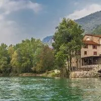 Casa sul Fiume County House, hotel di Solagna