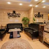 Komilfo Hotel, hotel Kisjenőben