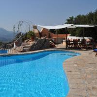 Villa Nina with private pool, hotel ad Abbiadori