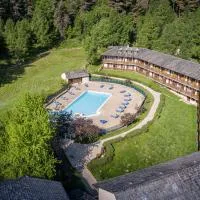 Les Hameaux De Lozere Sure Hotel Collection by Best Western, hotel u gradu Fournels