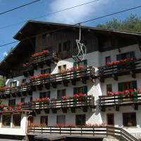 Hotel Garnì Mille Pini، فندق في سكانو