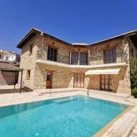 Unique Stonehouse Traditional Villa in Ayia Anna, מלון בAyia Anna