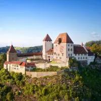 Schloss Burgdorf Youth Hostel, хотел в Бургдорф