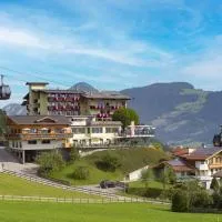 Hotel Waldfriede - Der Logenplatz im Zillertal, hotel en Fügen