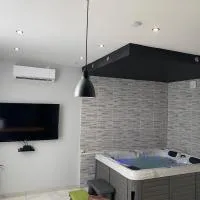 Appartement spa gingko, N1 Valenciennes, Wifi, Netflix، فندق في Aulnoy